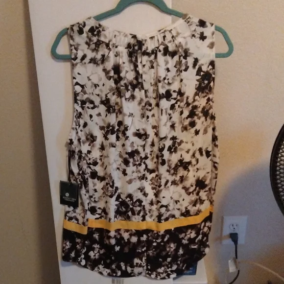 Simply Vera Vera Wang Floral Tank Top - Black, White, and Yellow - Picture 3 of 3